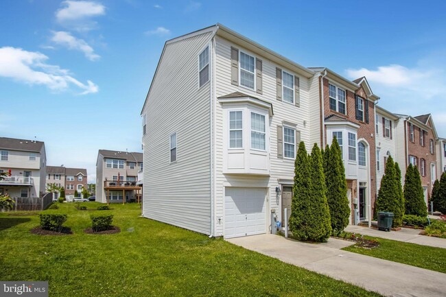 927 Tipton Rd in Middle River, MD - Foto de edificio - Building Photo