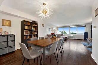 1440 N Lake Shore Dr, Unit 4BD in Chicago, IL - Foto de edificio - Building Photo