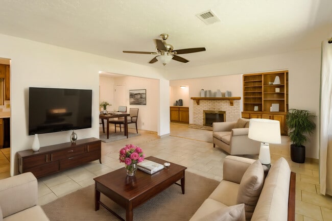 property at 1909 Othello Ct NE
