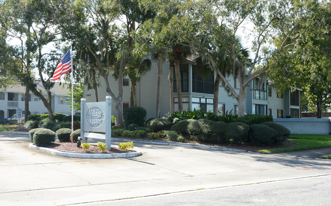 Village Square in Titusville, FL - Foto de edificio - Building Photo