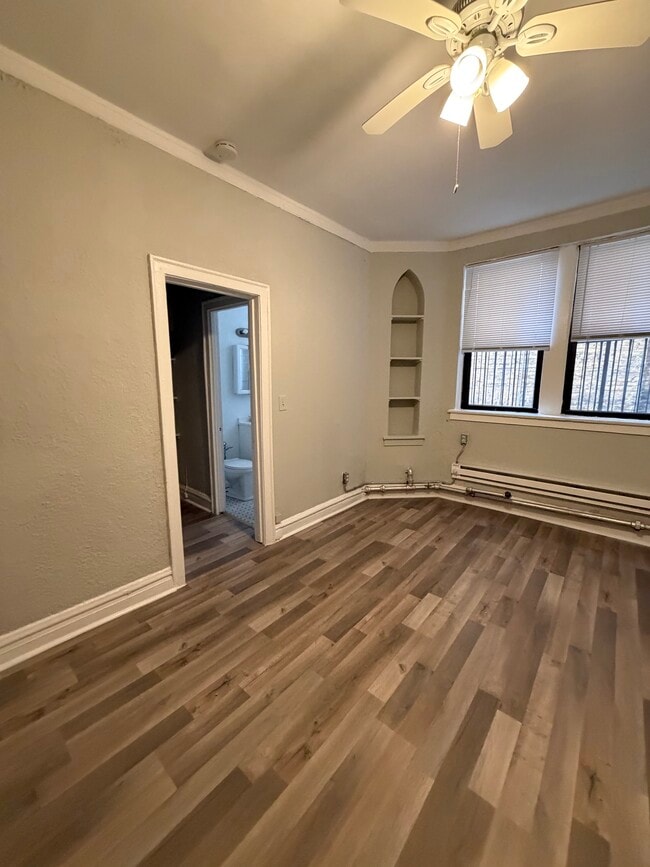 4827 N Damen Ave, Unit Studio in Chicago, IL - Foto de edificio - Building Photo