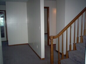 1676 Hightower Dr in Columbus, OH - Foto de edificio - Building Photo