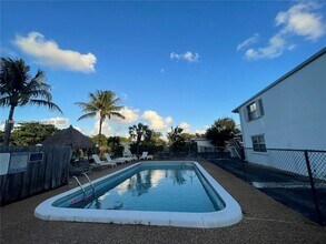 3211 SW 44th St in Fort Lauderdale, FL - Building Photo - Building Photo