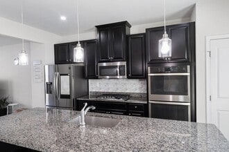 16 Sedicavage Way in Mt. Olive, NJ - Building Photo - Building Photo