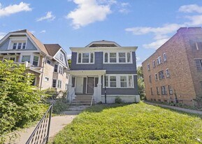 4266 W Highland Blvd, Unit lower in Milwaukee, WI - Building Photo