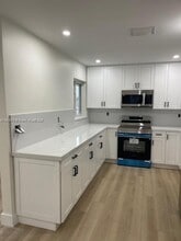 106 E 8th St in Hialeah, FL - Building Photo - Building Photo