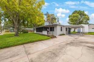 8415 Riverside Dr NE in St. Petersburg, FL - Building Photo