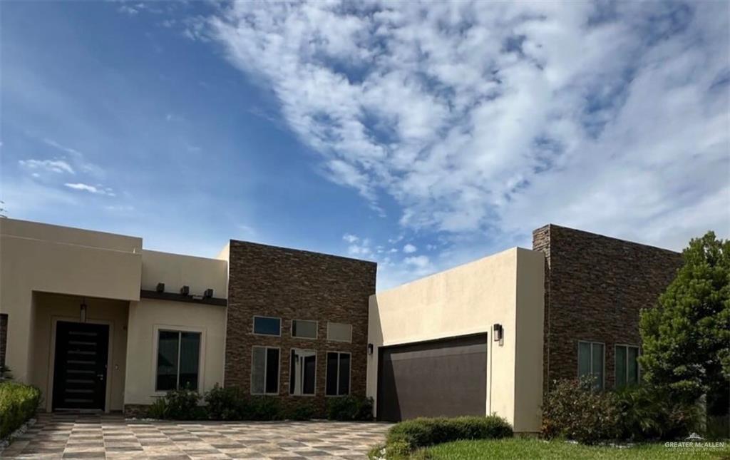 22 E St in Mission, TX - Foto de edificio