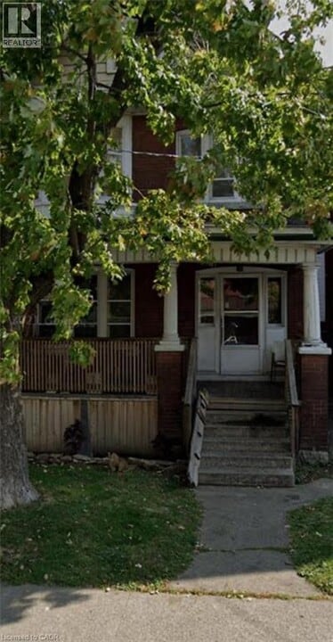 14 Barnesdale Ave N in Hamilton, ON - Building Photo