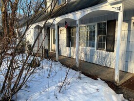 45 Halfcircle Dr in Holbrook, NY - Building Photo
