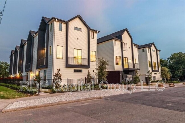 3308 Birmingham Ave in Dallas, TX - Building Photo - Building Photo