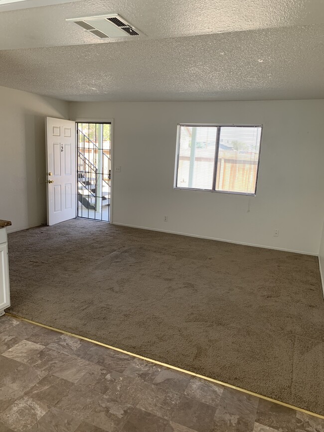 2467 Diamond St, Unit 2 in Rosamond, CA - Building Photo - Building Photo