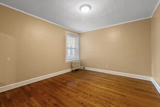 8235 S Indiana Ave in Chicago, IL - Building Photo - Building Photo