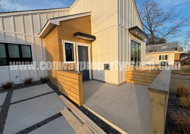 2156 Prince St in Conway, AR - Building Photo - Building Photo