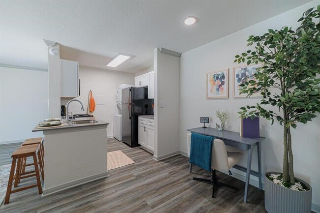 property at 200 Hollow Tree Ln