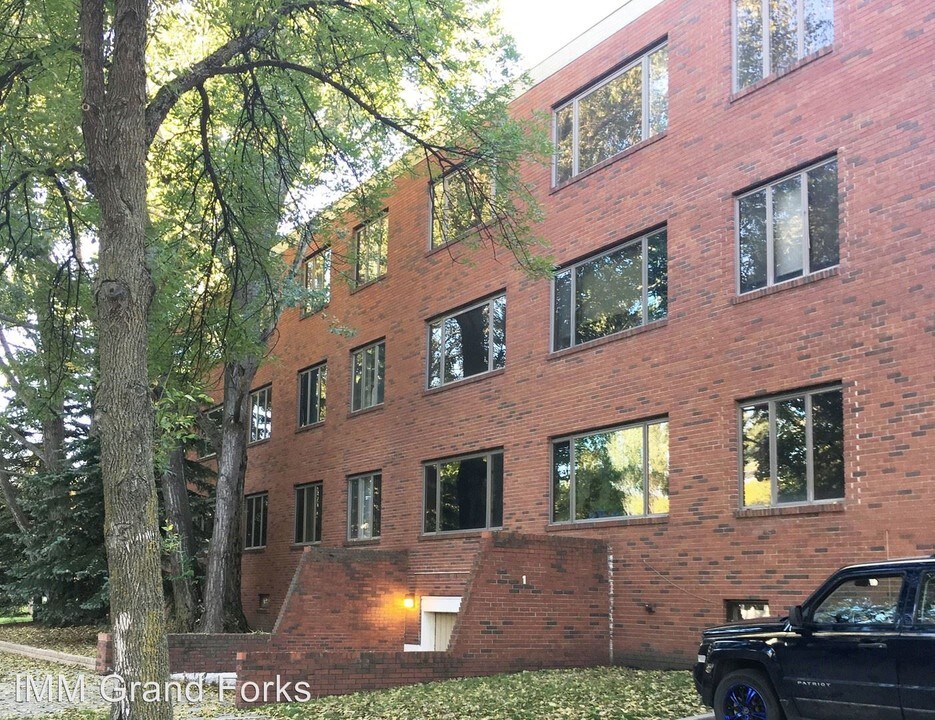 3504 11th Ave N in Grand Forks, ND - Building Photo