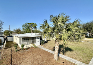 5566 Kelly Dr N in St. Petersburg, FL - Building Photo - Building Photo