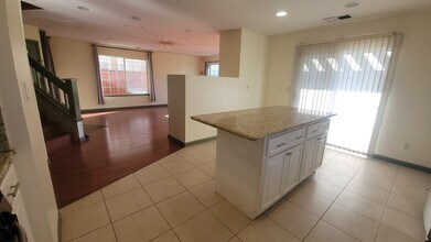 1537 Hermocilla Way in San Jose, CA - Foto de edificio - Building Photo