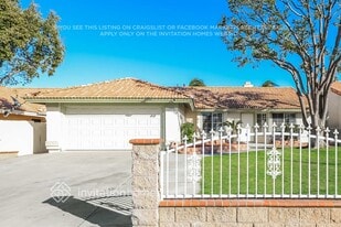 457 S Tamarisk Ave in Rialto, CA - Building Photo