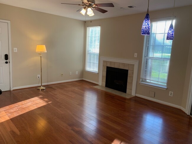 20303 Beechwood Ter, Unit 103 in Ashburn, VA - Building Photo - Building Photo