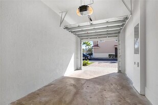 21113 NW 14th Pl in Miami Gardens, FL - Building Photo
