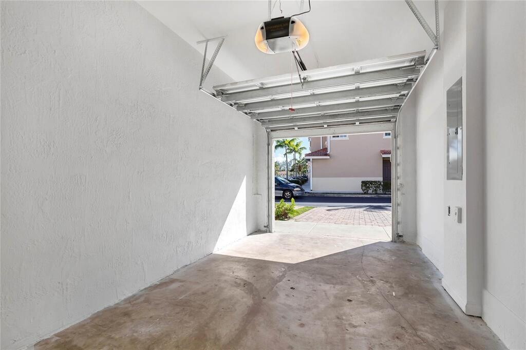 21113 NW 14th Pl in Miami Gardens, FL - Building Photo