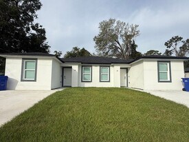 1581 S Montgomery St in DeLand, FL - Building Photo