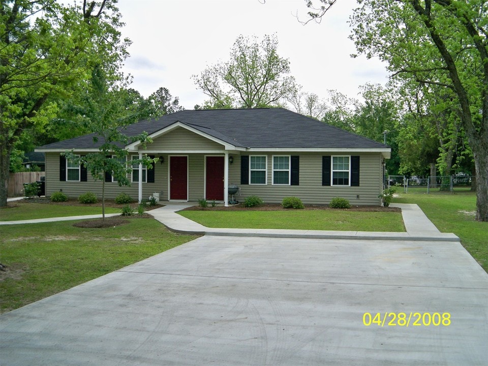 102 16th St E in Tifton, GA - Building Photo