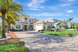 8952 Cypress Grove Ln in Royal Palm Beach, FL - Building Photo - Building Photo