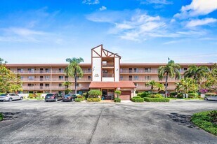 7301 Amberly Ln, Unit 304 in Delray Beach, FL - Building Photo