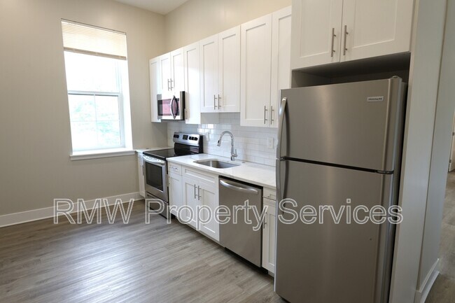 4000 W Girard Ave in Philadelphia, PA - Building Photo - Building Photo