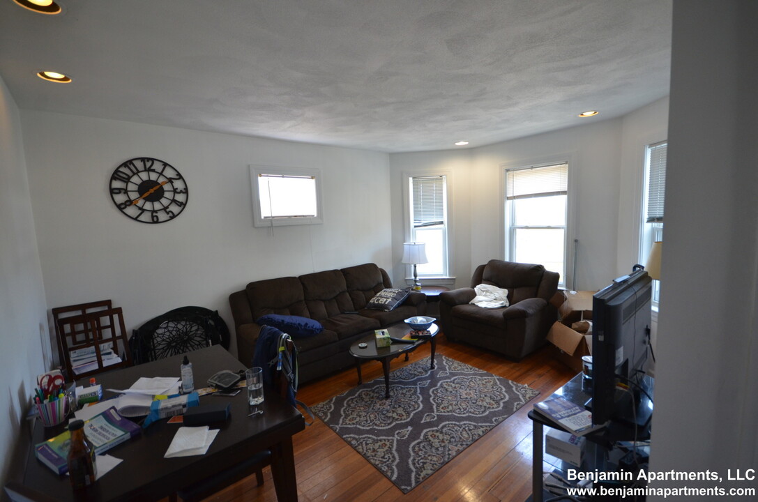 26 Union St, Unit 26 Union St Brighton MA in Boston, MA - Foto de edificio