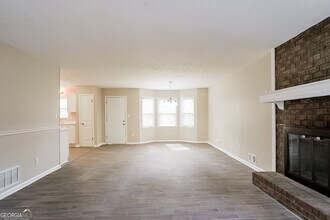 2440 Hillboro Cir S W in Marietta, GA - Building Photo - Building Photo