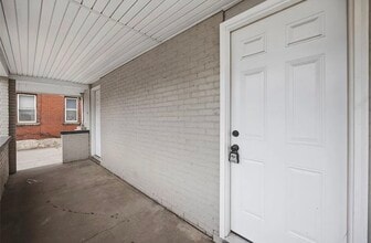 1305 Airbrake Ave, Unit 1303 in Turtle Creek, PA - Building Photo - Building Photo