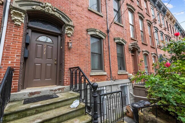 211 York St in Jersey City, NJ - Building Photo - Building Photo