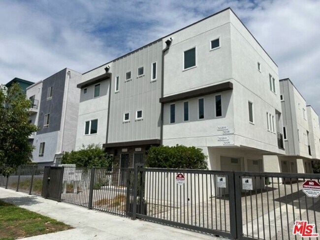 property at 5226 Satsuma Ave
