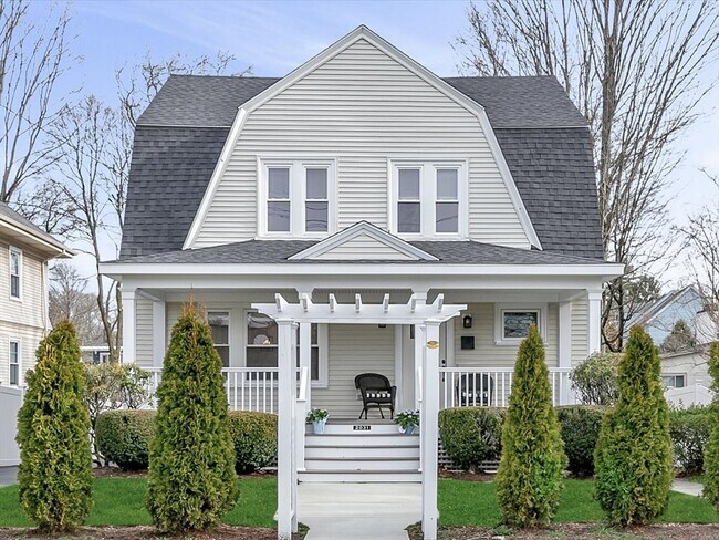 property at 2031 Commonwealth Ave