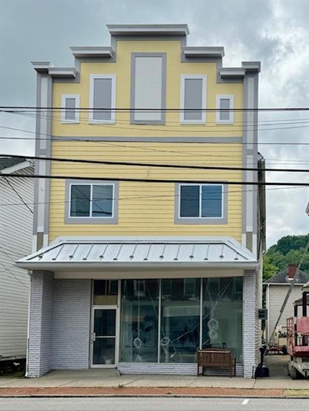208 Connoquenessing Main St in Evans City, PA - Building Photo - Building Photo