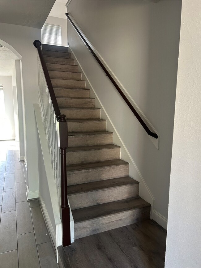 property at 6722 Oakleaf Trail Ln