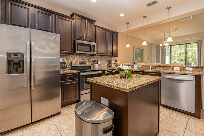 8079 Brooksville Dr in Davenport, FL - Building Photo - Building Photo