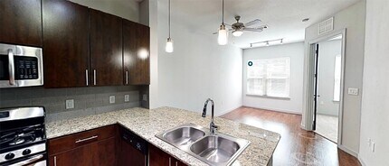 2525 McCue Rd in Houston, TX - Building Photo - Building Photo