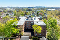 Briar Hall Condominiums in Rutherford, NJ - Foto de edificio - Building Photo