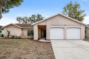 7220 Bromley Dr in New Port Richey, FL - Building Photo