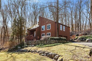 194 Westchester Ave in Pound Ridge, NY - Building Photo