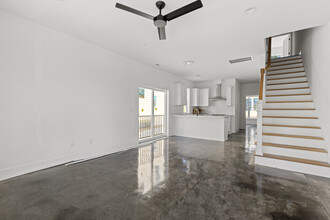 733 Hopkins St, Unit 733 in Durham, NC - Foto de edificio - Building Photo