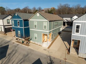 146 E South St in Fayetteville, AR - Building Photo