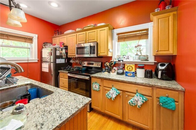 6 Pine St in Pawtucket, RI - Building Photo - Building Photo
