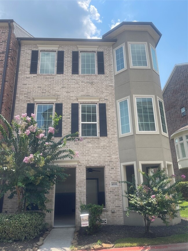 property at 4618 Regent Manor Dr