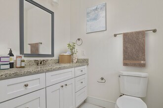 Highland Oaks in Atlanta, GA - Building Photo - Building Photo