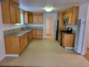 2422 Dover Ave in San Pablo, CA - Building Photo - Building Photo